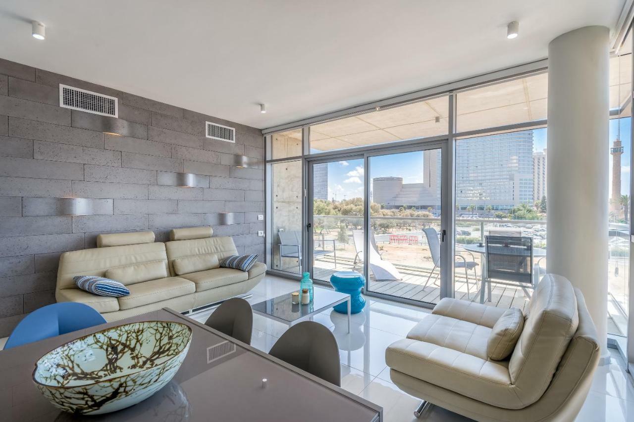 Beautiful Sunny 3 Bedrooms In Font Of The Beach Tel Aviv Exterior photo