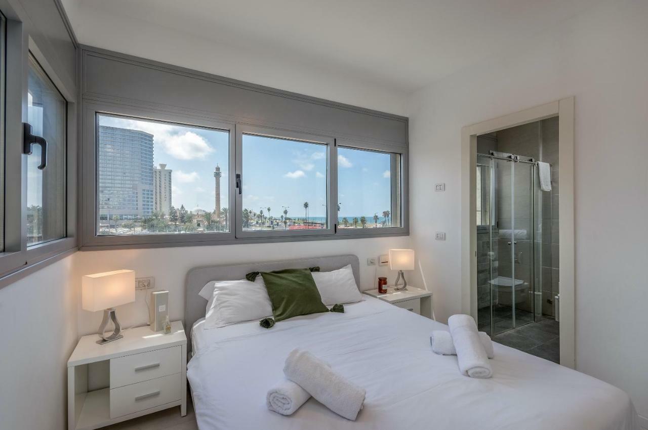 Beautiful Sunny 3 Bedrooms In Font Of The Beach Tel Aviv Exterior photo